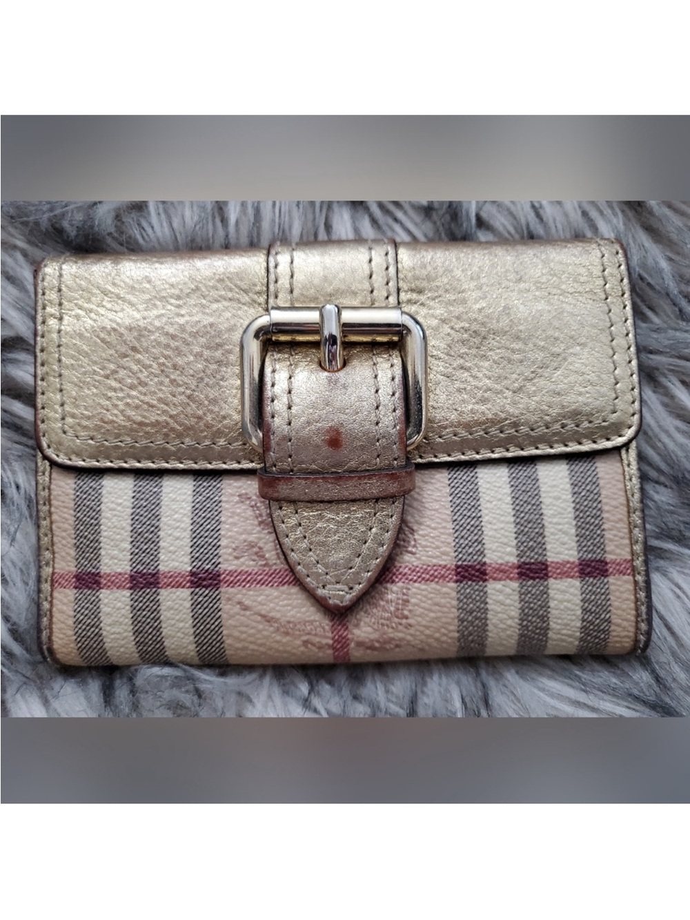 Beautiful Burberry Wallet - Picture 4 of 5